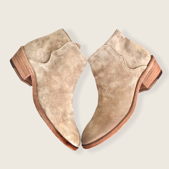 Frye Carson Piping Beige Suede Leather Low Heel Classic Minimalist Ankle Booties - Picture 5 of 16